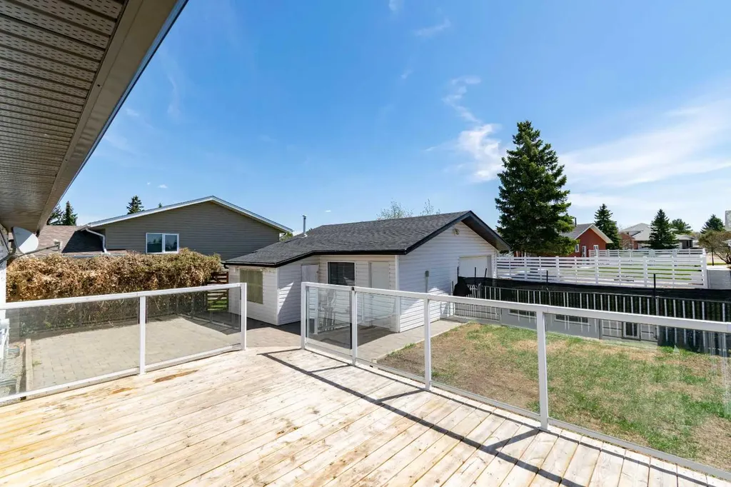 6207 39 Avenue Close Stettler AB T4K 1G1
