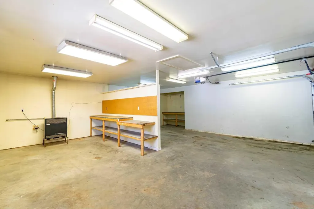 6207 39 Avenue Close Stettler AB T4K 1G1