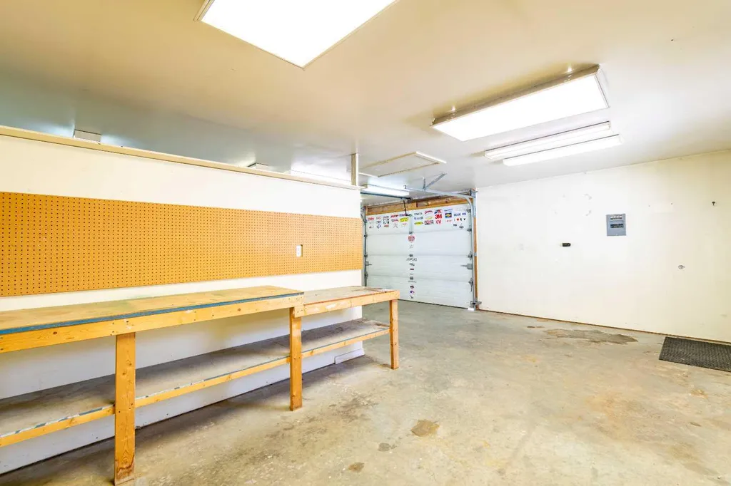 6207 39 Avenue Close Stettler AB T4K 1G1