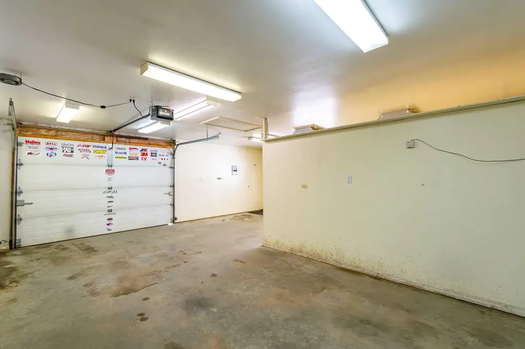 6207 39 Avenue Close Stettler AB T4K 1G1