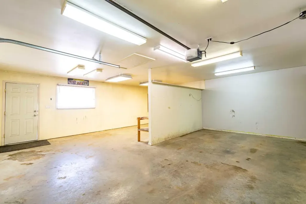6207 39 Avenue Close Stettler AB T4K 1G1