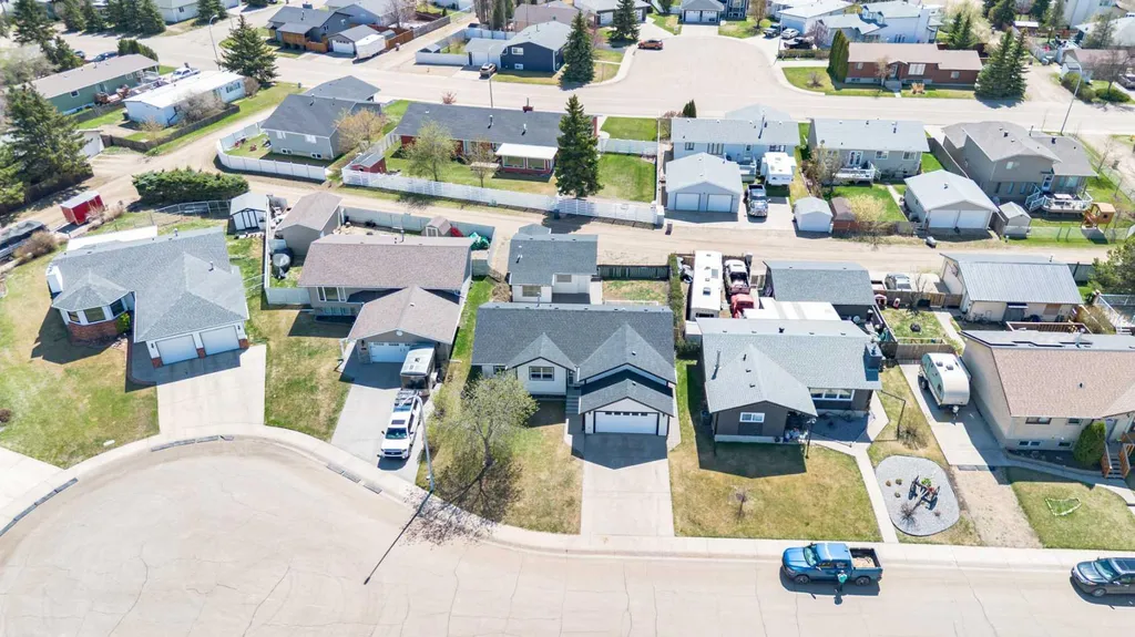 6207 39 Avenue Close Stettler AB T4K 1G1