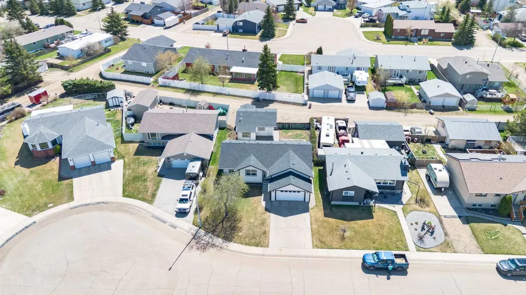 6207 39 Avenue Close Stettler AB T4K 1G1