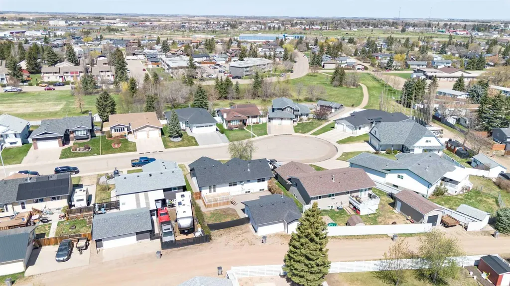 6207 39 Avenue Close Stettler AB T4K 1G1