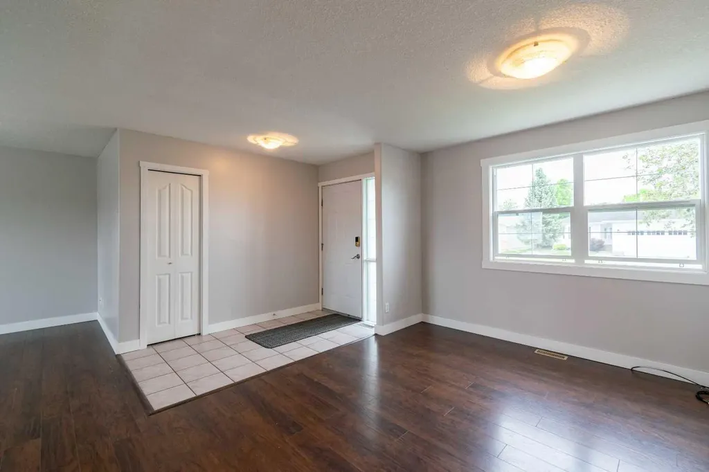 6207 39 Avenue Close Stettler AB T4K 1G1