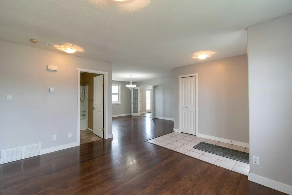 6207 39 Avenue Close Stettler AB T4K 1G1