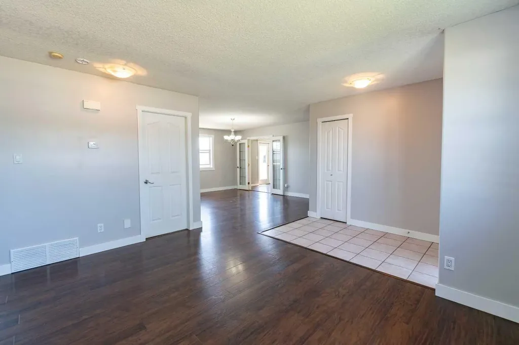 6207 39 Avenue Close Stettler AB T4K 1G1