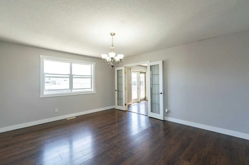 6207 39 Avenue Close Stettler AB T4K 1G1