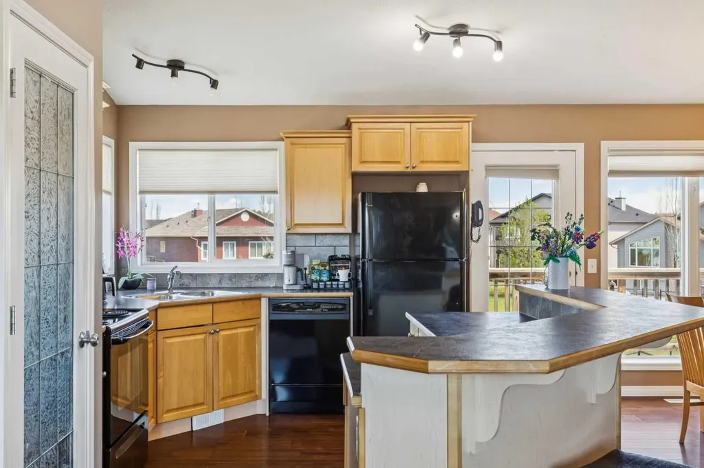 232 Hillcrest Court Strathmore AB T1P 1W2