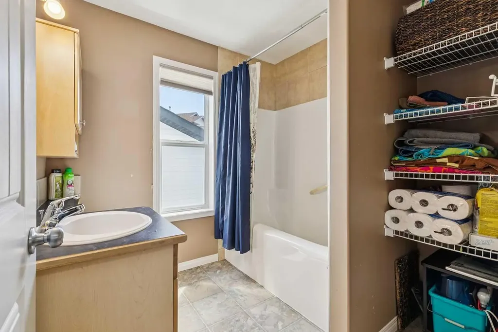 232 Hillcrest Court Strathmore AB T1P 1W2