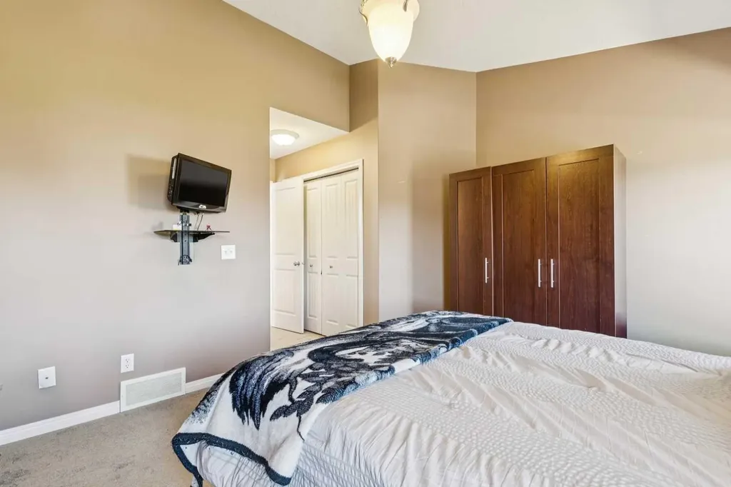 232 Hillcrest Court Strathmore AB T1P 1W2