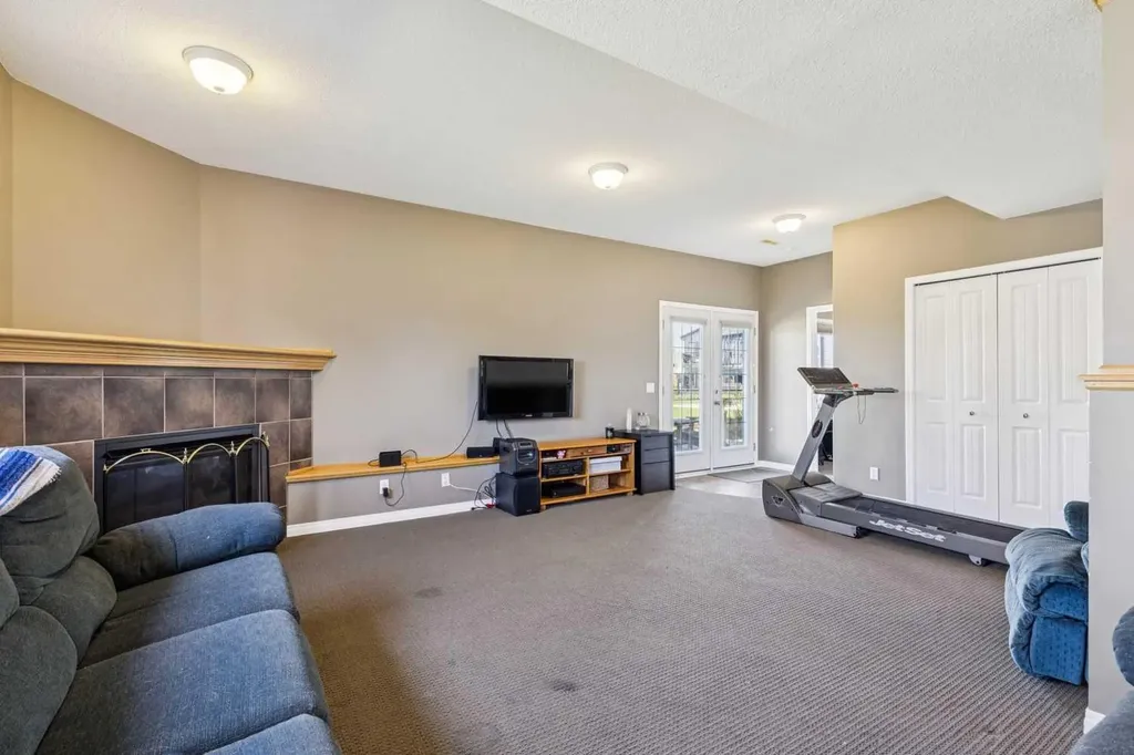 232 Hillcrest Court Strathmore AB T1P 1W2