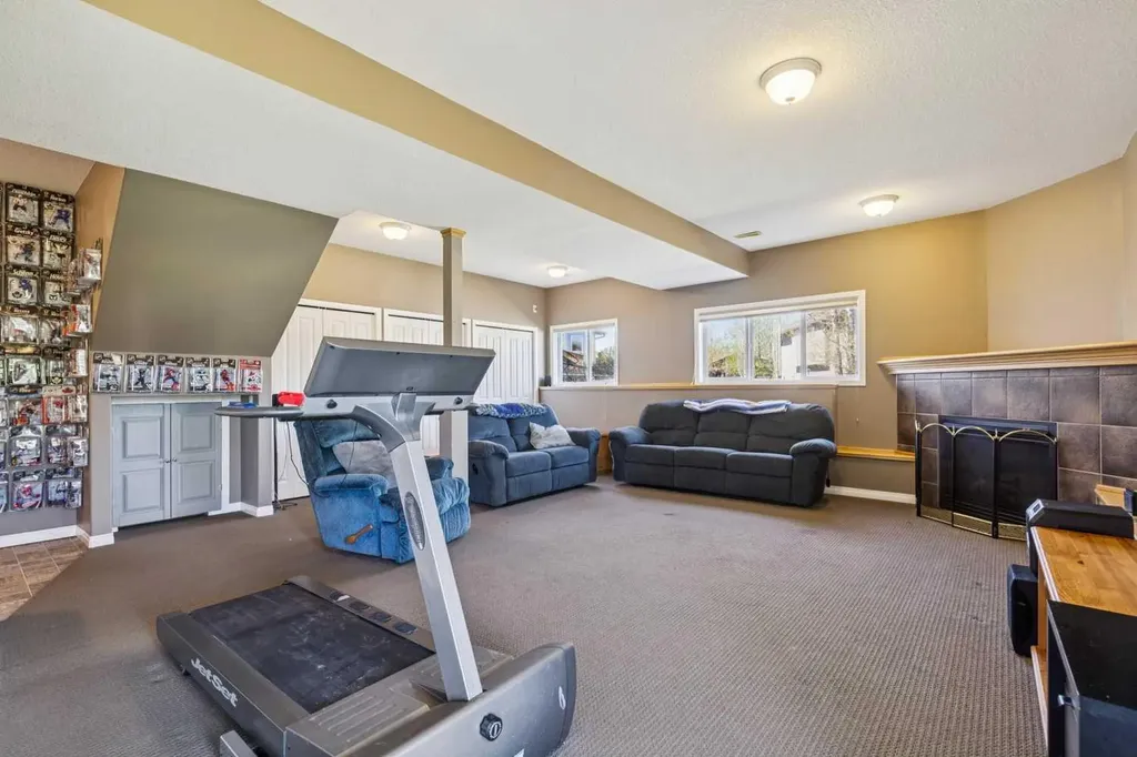 232 Hillcrest Court Strathmore AB T1P 1W2
