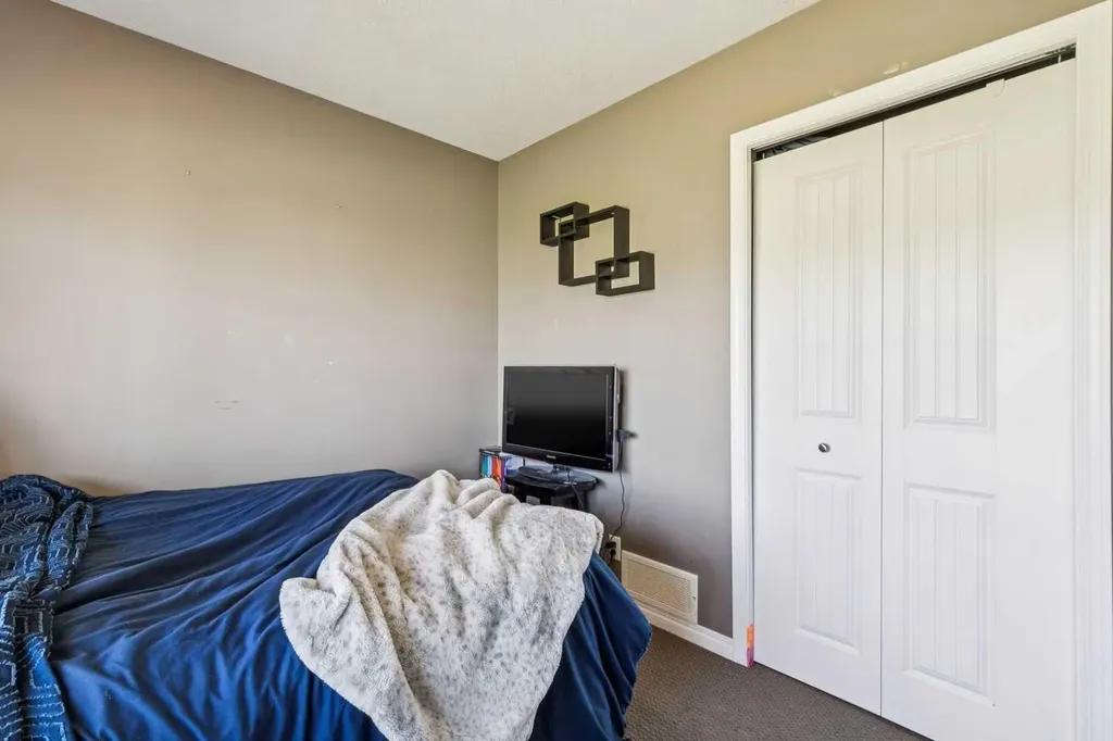 232 Hillcrest Court Strathmore AB T1P 1W2