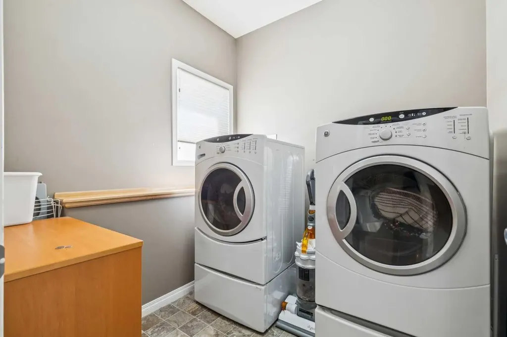 232 Hillcrest Court Strathmore AB T1P 1W2
