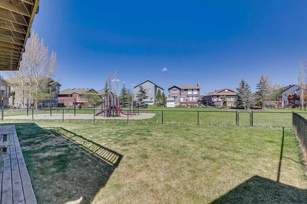 232 Hillcrest Court Strathmore AB T1P 1W2