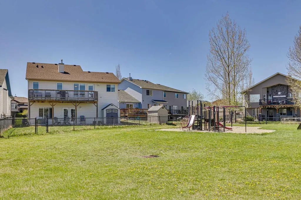 232 Hillcrest Court Strathmore AB T1P 1W2