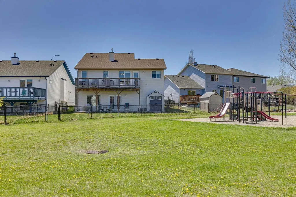 232 Hillcrest Court Strathmore AB T1P 1W2