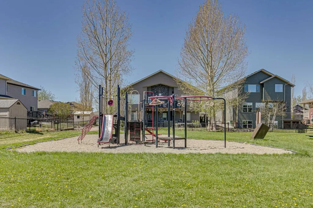 232 Hillcrest Court Strathmore AB T1P 1W2