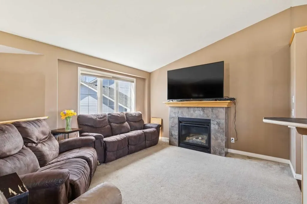 232 Hillcrest Court Strathmore AB T1P 1W2
