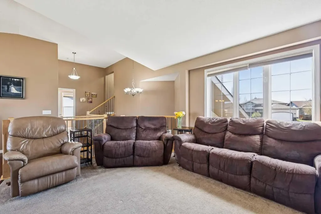 232 Hillcrest Court Strathmore AB T1P 1W2