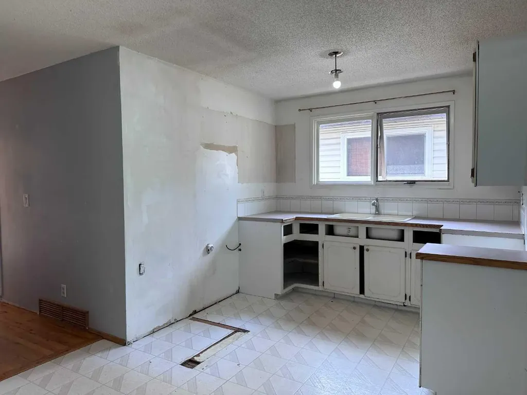 3116 51 Street SW Calgary AB T3E 6R4