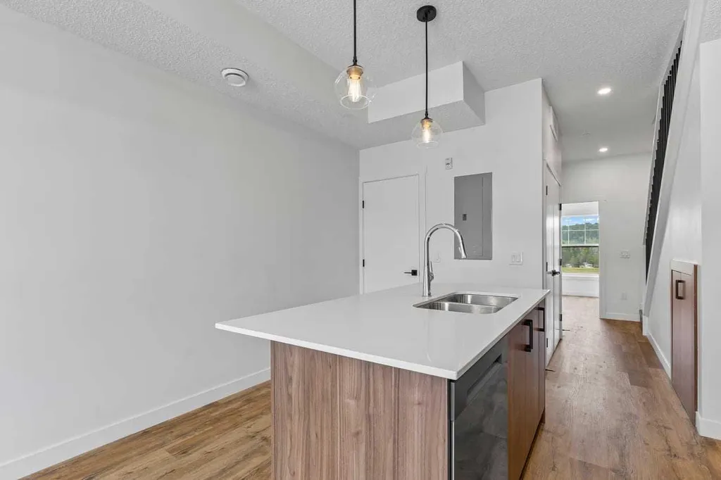 156 Park Street Cochrane AB T4C 3H3