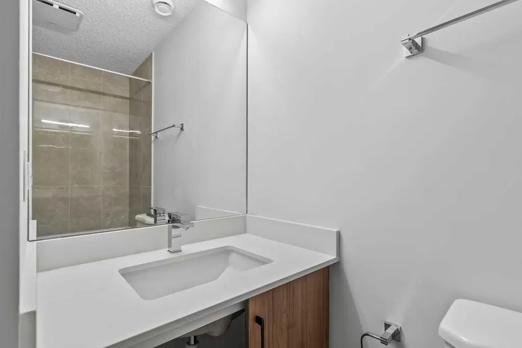 156 Park Street Cochrane AB T4C 3H3