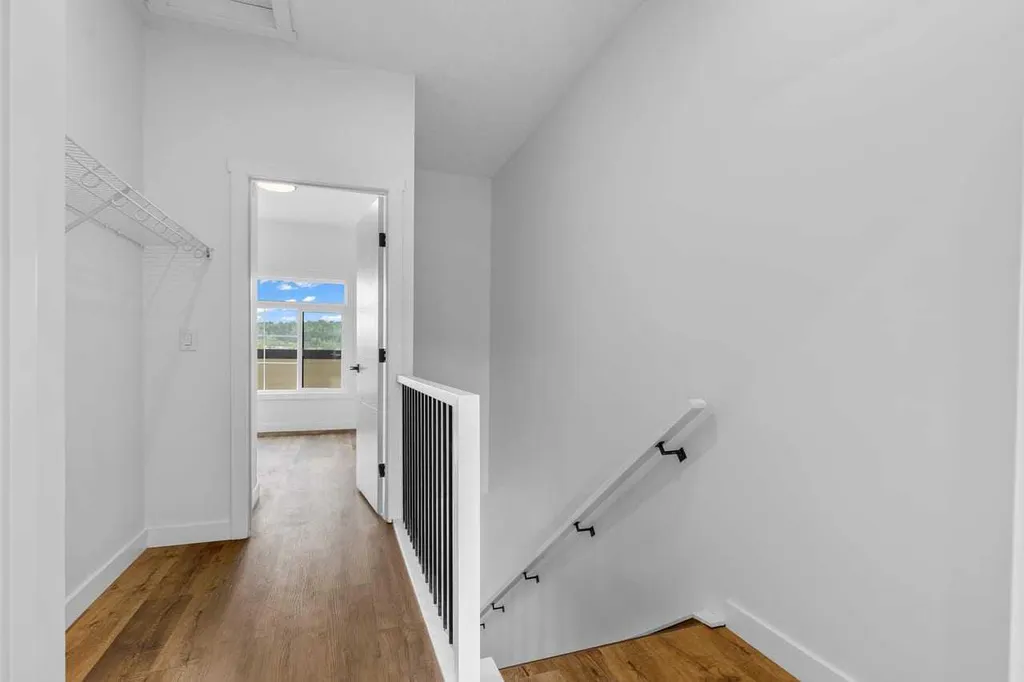 156 Park Street Cochrane AB T4C 3H3
