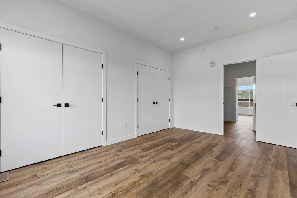 156 Park Street Cochrane AB T4C 3H3