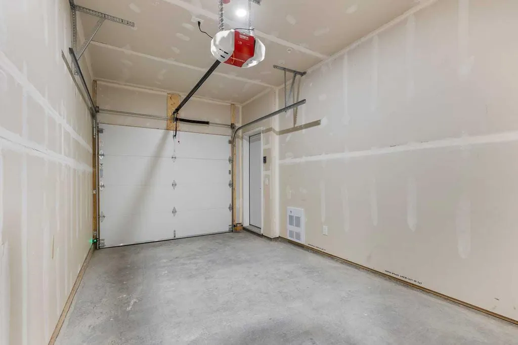 156 Park Street Cochrane AB T4C 3H3
