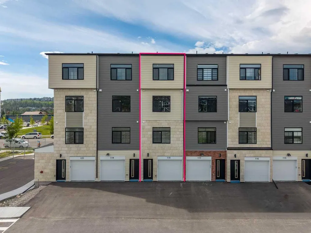 156 Park Street Cochrane AB T4C 3H3