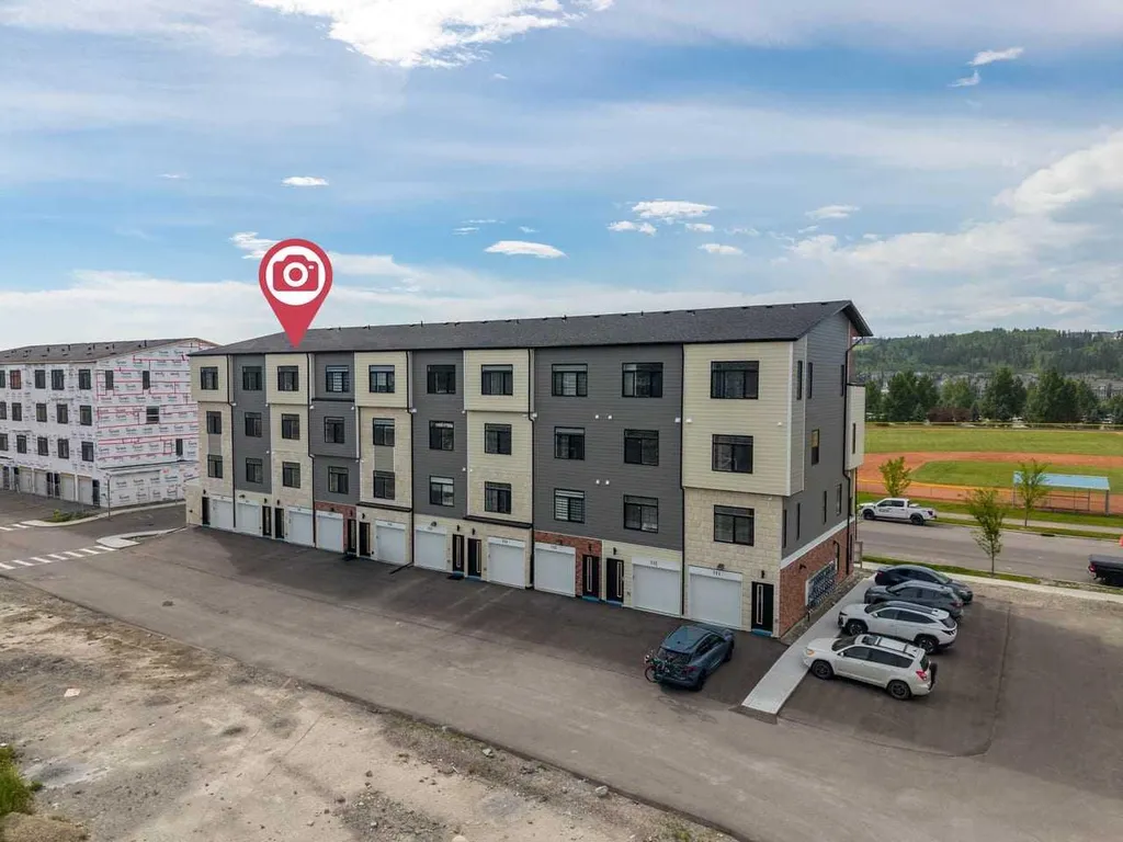 156 Park Street Cochrane AB T4C 3H3