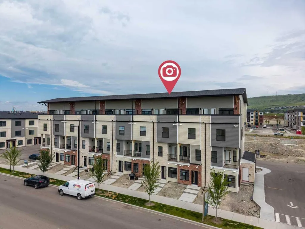 156 Park Street Cochrane AB T4C 3H3
