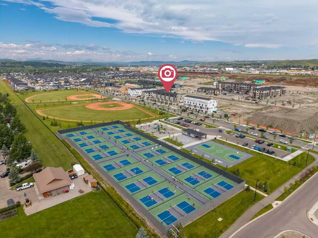 156 Park Street Cochrane AB T4C 3H3