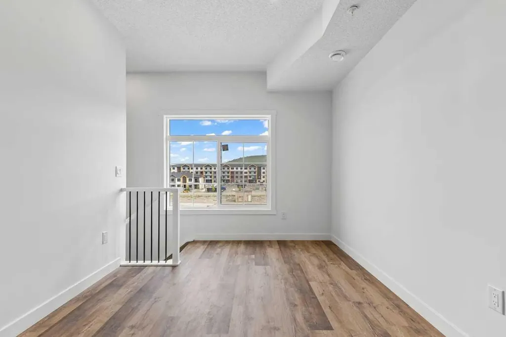 156 Park Street Cochrane AB T4C 3H3