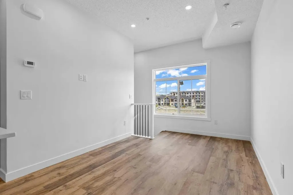 156 Park Street Cochrane AB T4C 3H3
