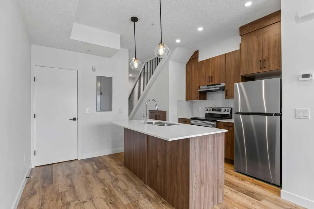 156 Park Street Cochrane AB T4C 3H3