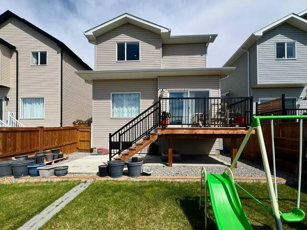 18 Blackwolf Pass N Lethbridge AB T1H 7H7