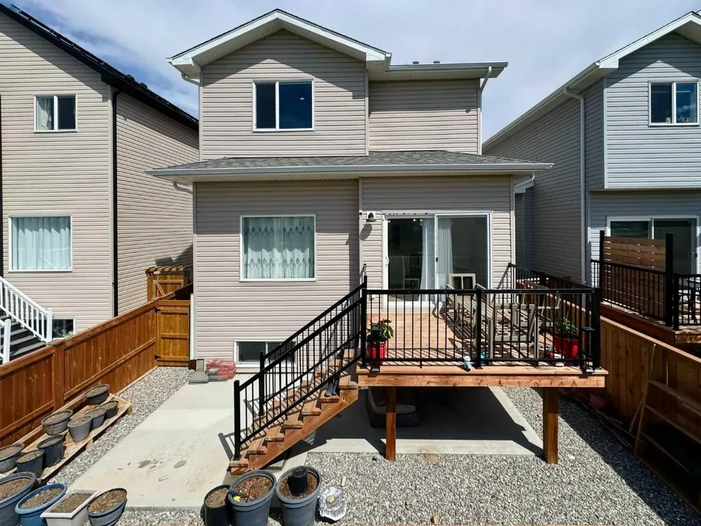 18 Blackwolf Pass N Lethbridge AB T1H 7H7