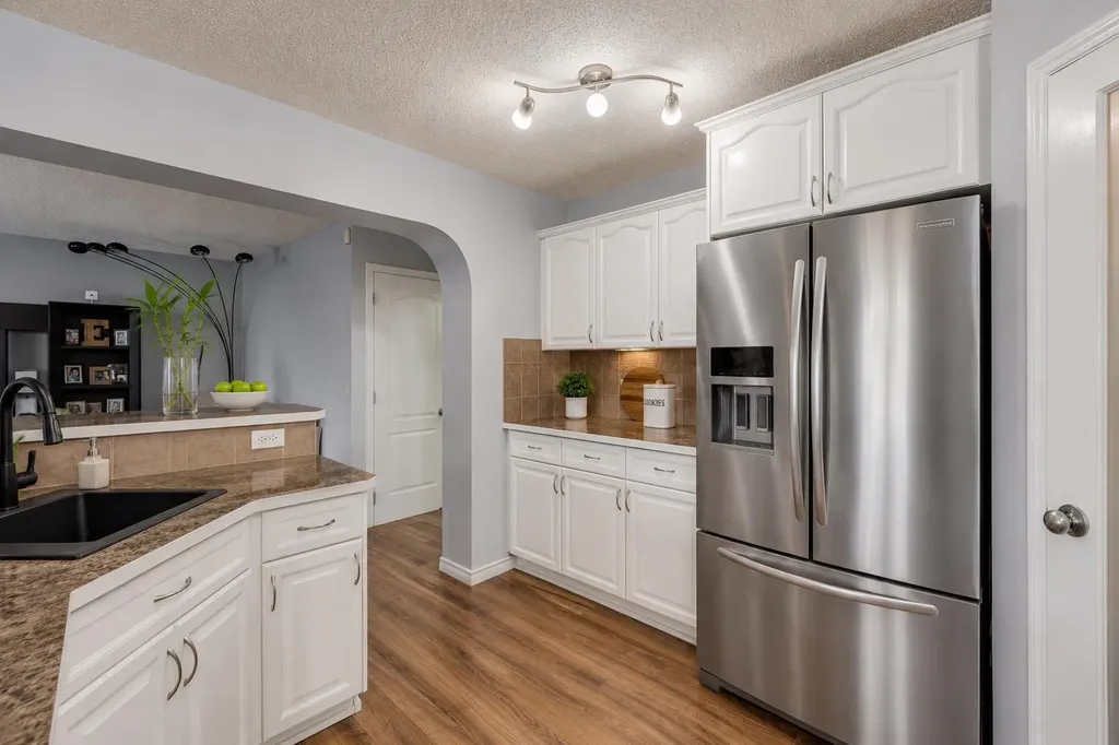 47 Westmount Road Okotoks AB T1S 2J3