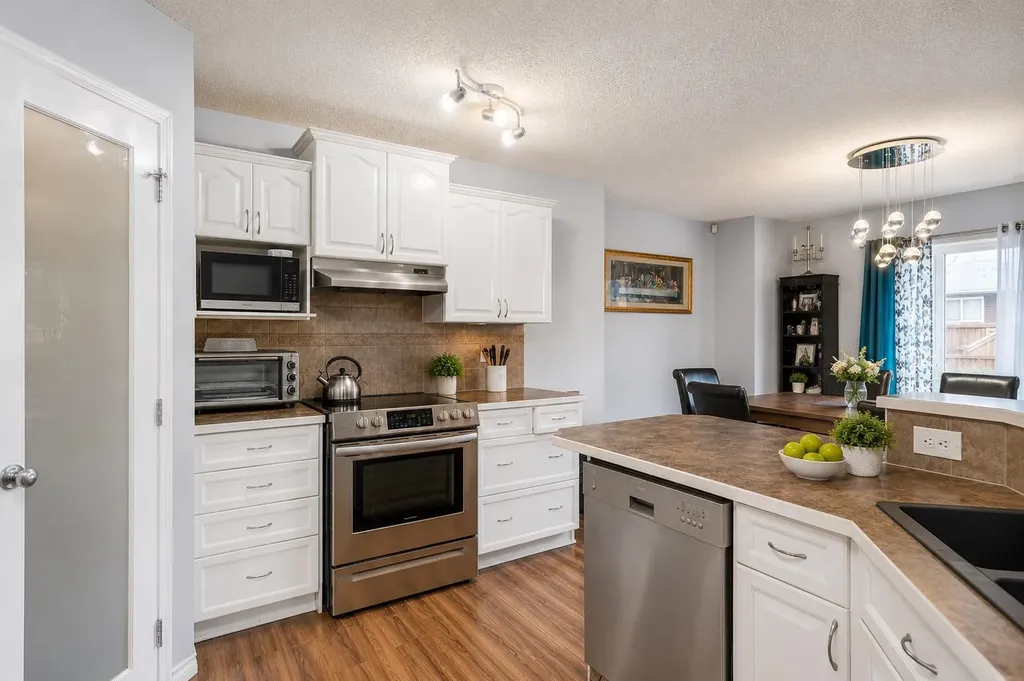 47 Westmount Road Okotoks AB T1S 2J3