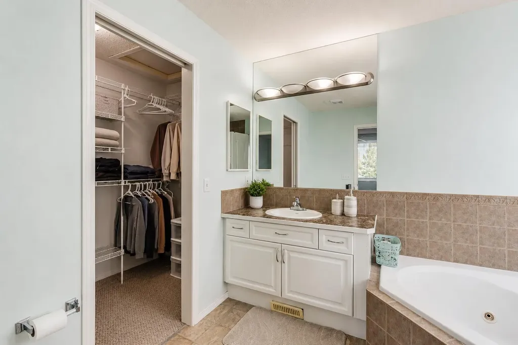 47 Westmount Road Okotoks AB T1S 2J3