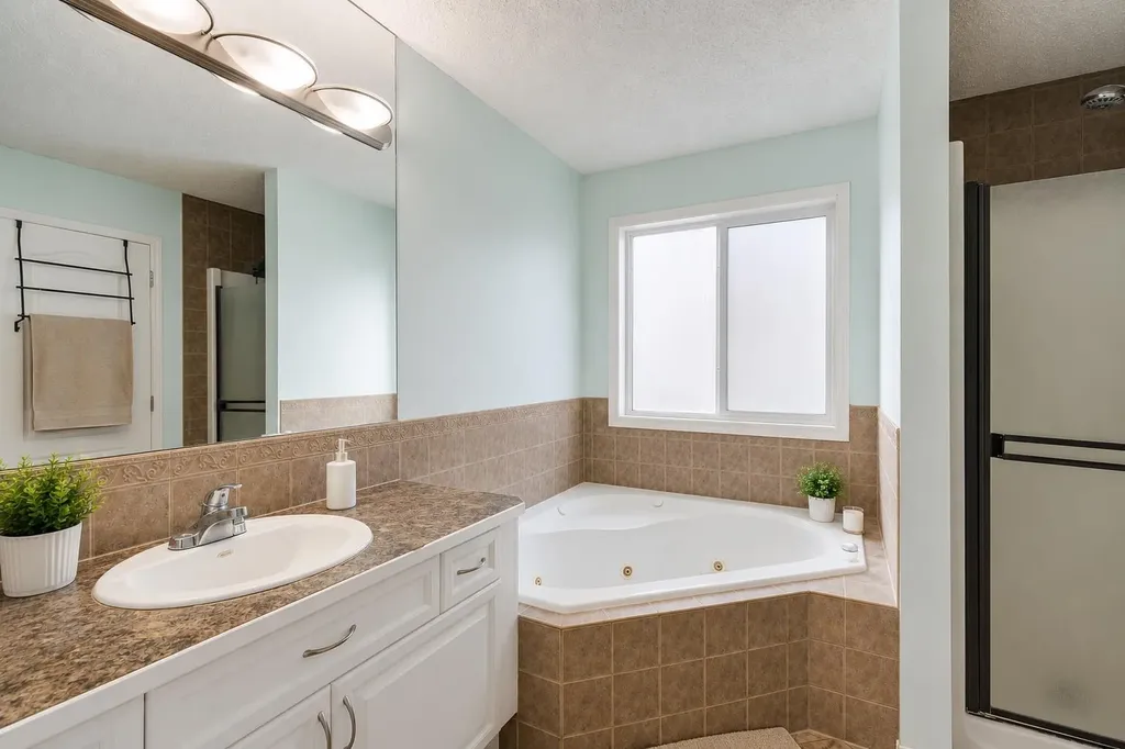 47 Westmount Road Okotoks AB T1S 2J3