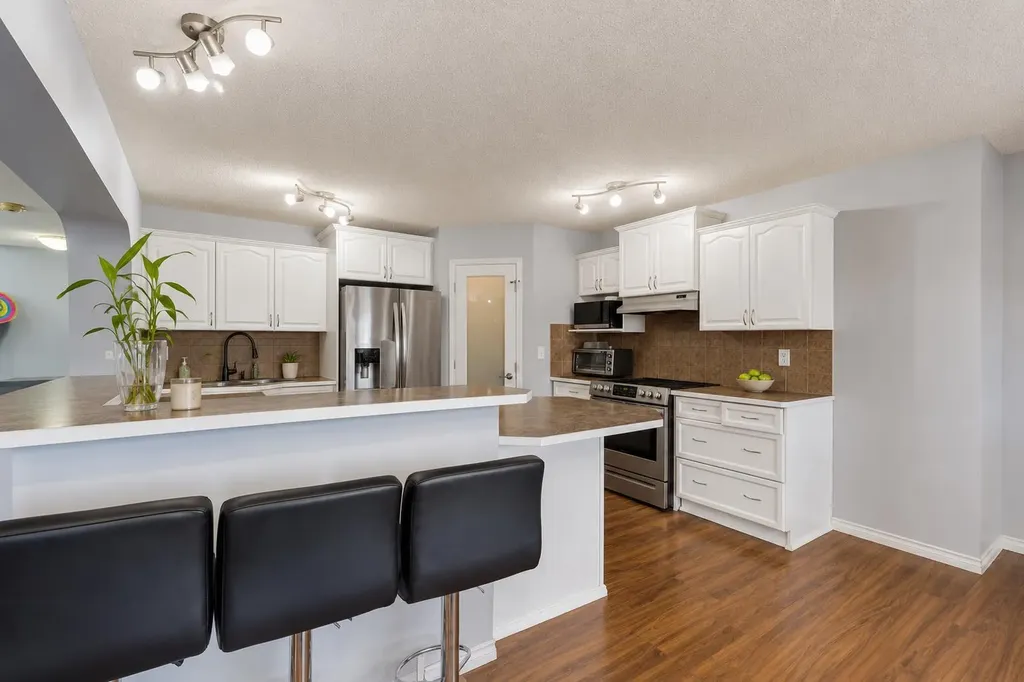 47 Westmount Road Okotoks AB T1S 2J3