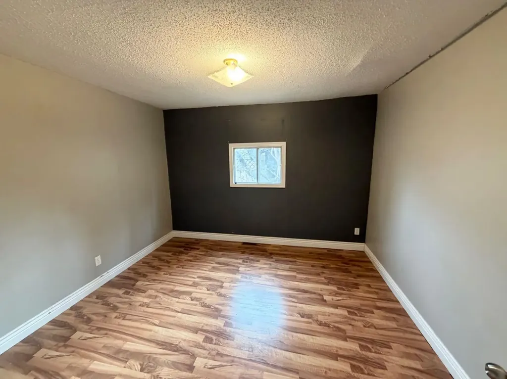 9516 102 Avenue Grande Prairie AB T8V 0Z6
