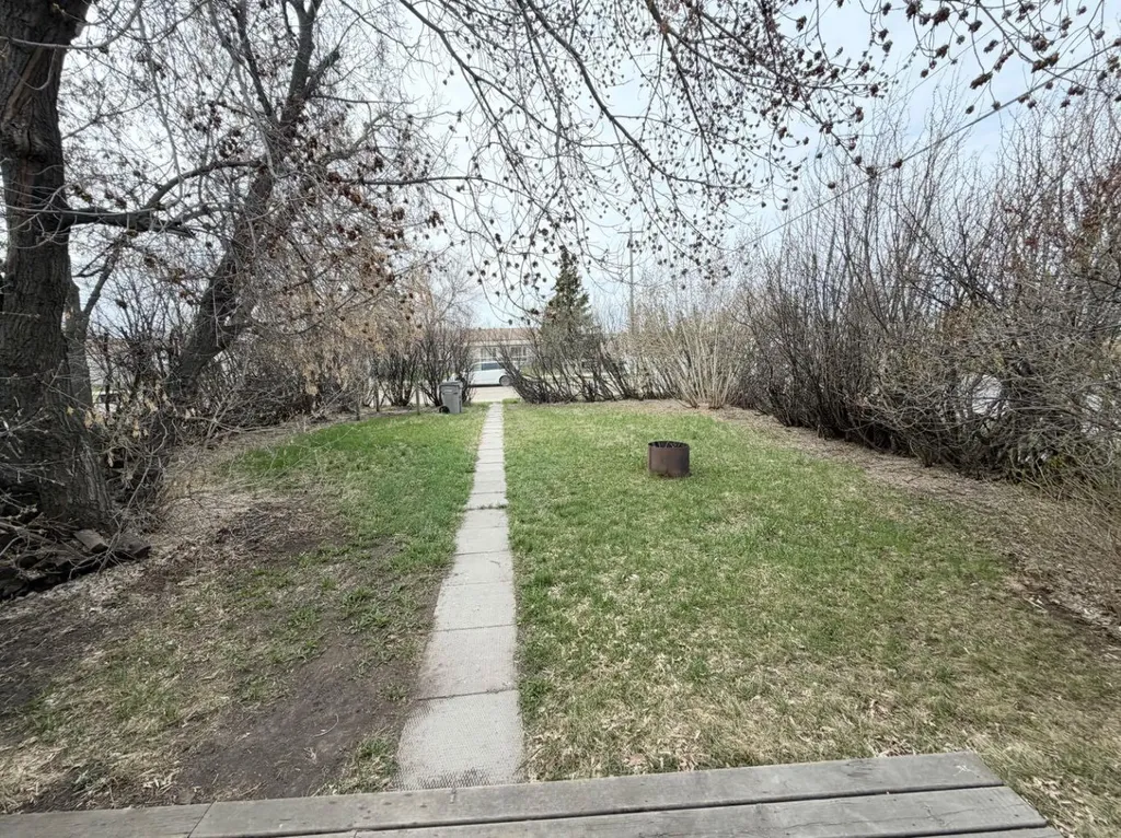 9516 102 Avenue Grande Prairie AB T8V 0Z6