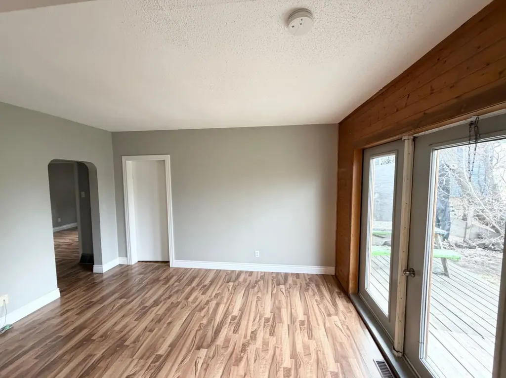 9516 102 Avenue Grande Prairie AB T8V 0Z6