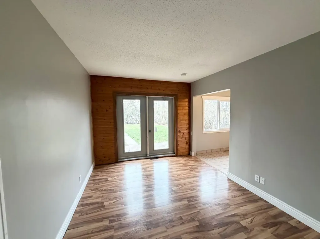 9516 102 Avenue Grande Prairie AB T8V 0Z6