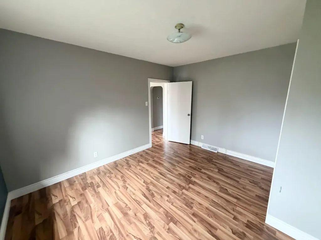 9516 102 Avenue Grande Prairie AB T8V 0Z6